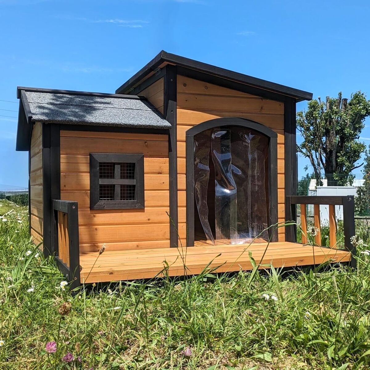 Test : niche Border Collie taille L avec toit ouvrant et terrasse