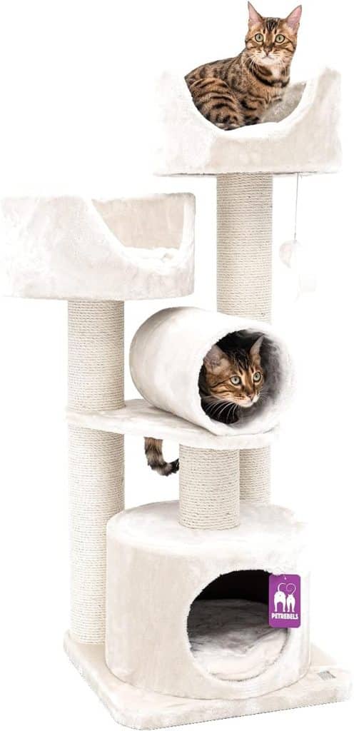 Test de l'arbre à chat Petrebels Victoria 125 avec sofas luxueux