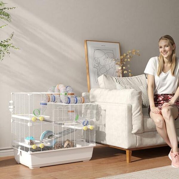 Découvrez notre test complet de la cage à hamster PawHut 4 niveaux : une solution idéale avec tubes et roue intégrée pour le bien-être de votre petit compagnon.